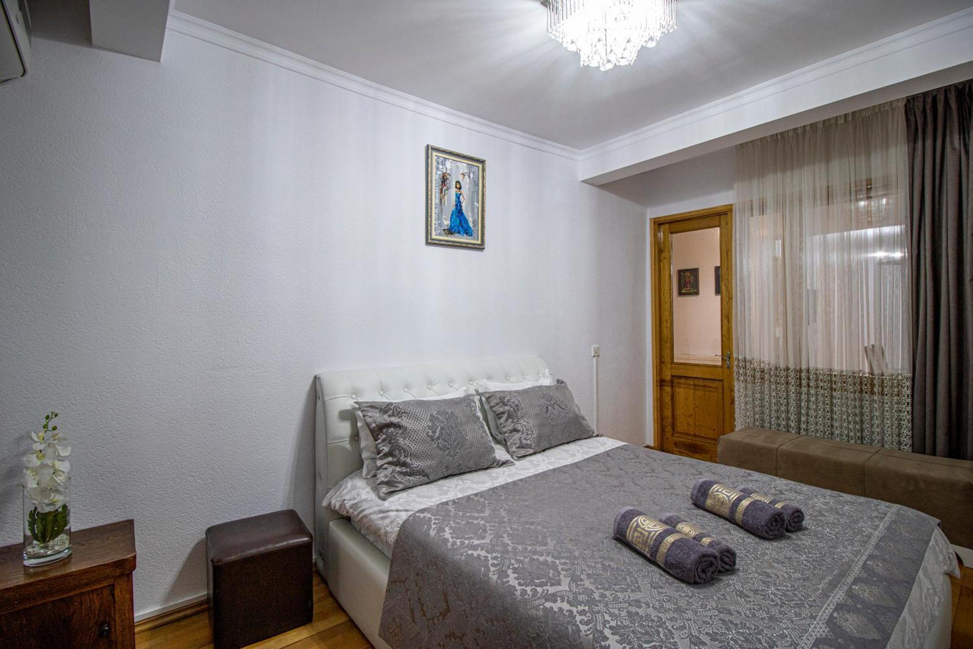 Cozy Apartment on Kostava Tbilisi Zewnętrze zdjęcie