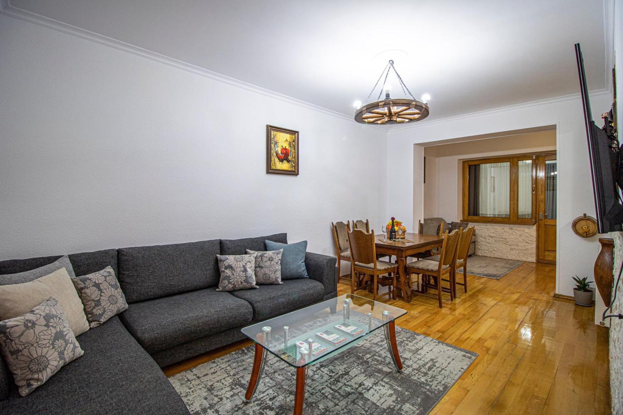 Cozy Apartment on Kostava Tbilisi Zewnętrze zdjęcie